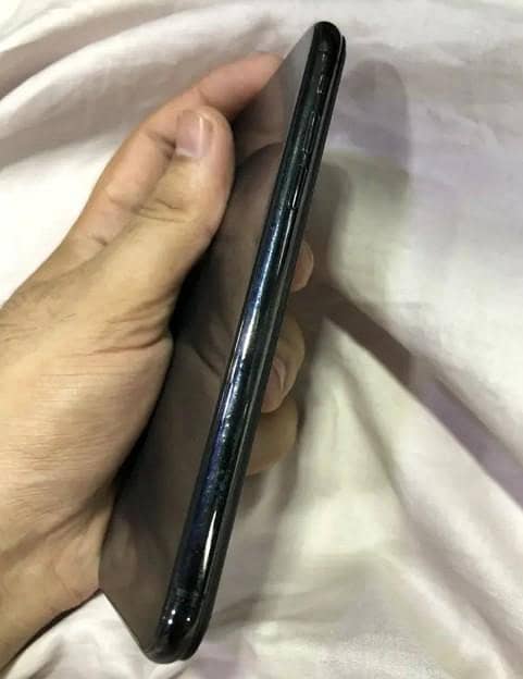 Apple iPhone XS 1