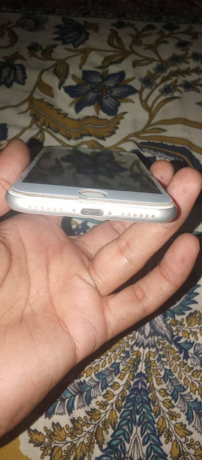 Apple iPhone 8 0