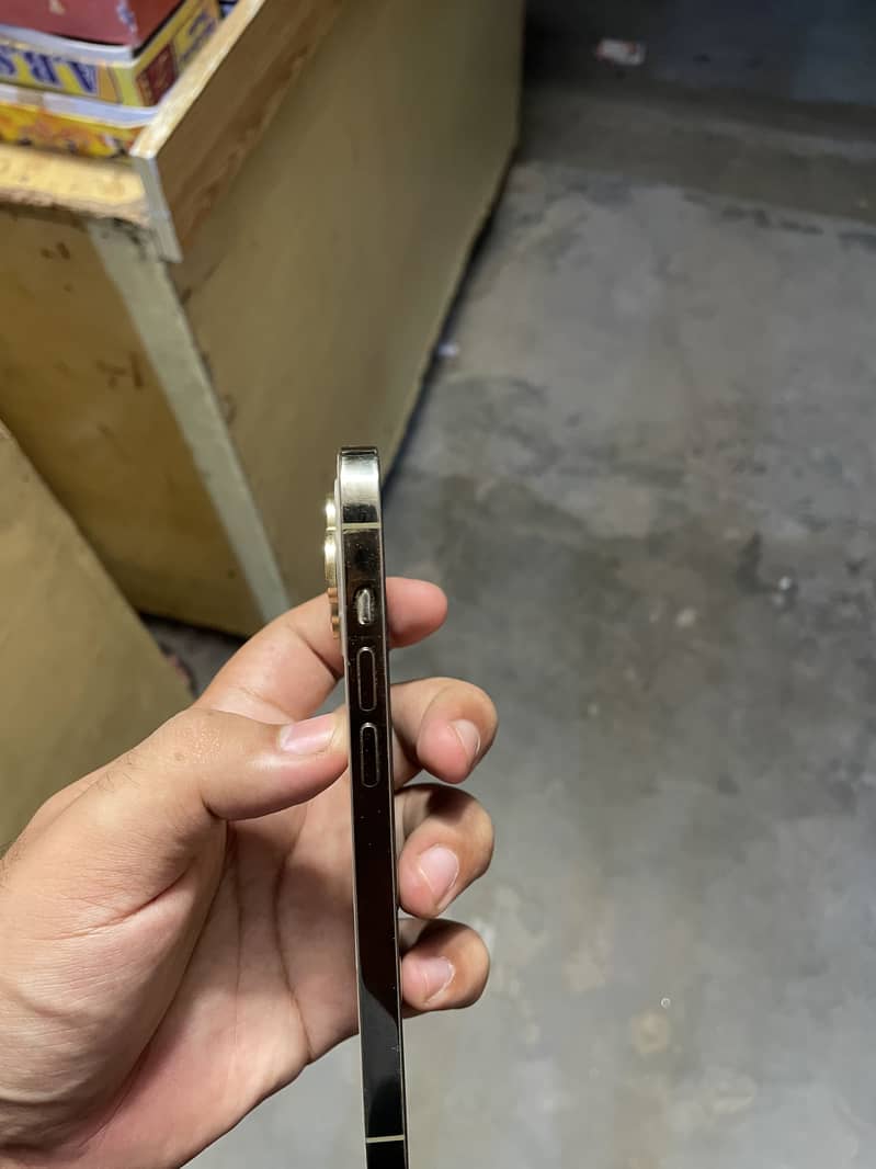 Apple iPhone 14 Pro 1