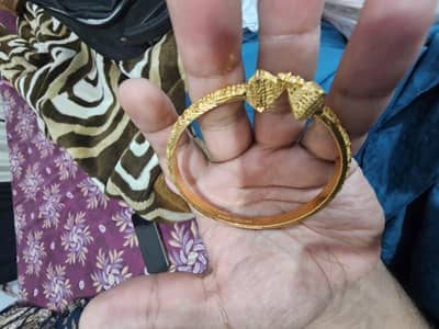 24.5 grams 21 carats.