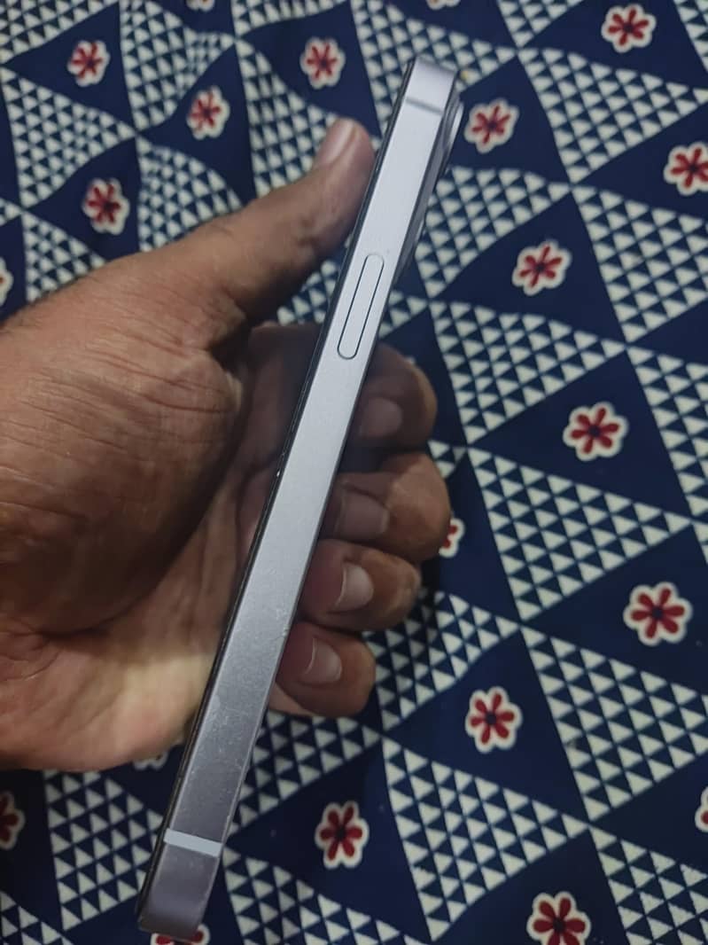Apple iPhone 14 4