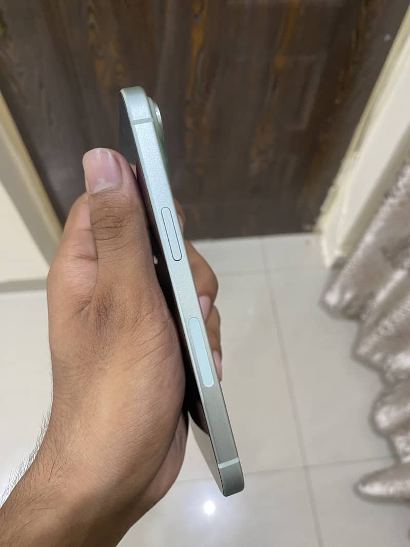 Apple iPhone 15 2