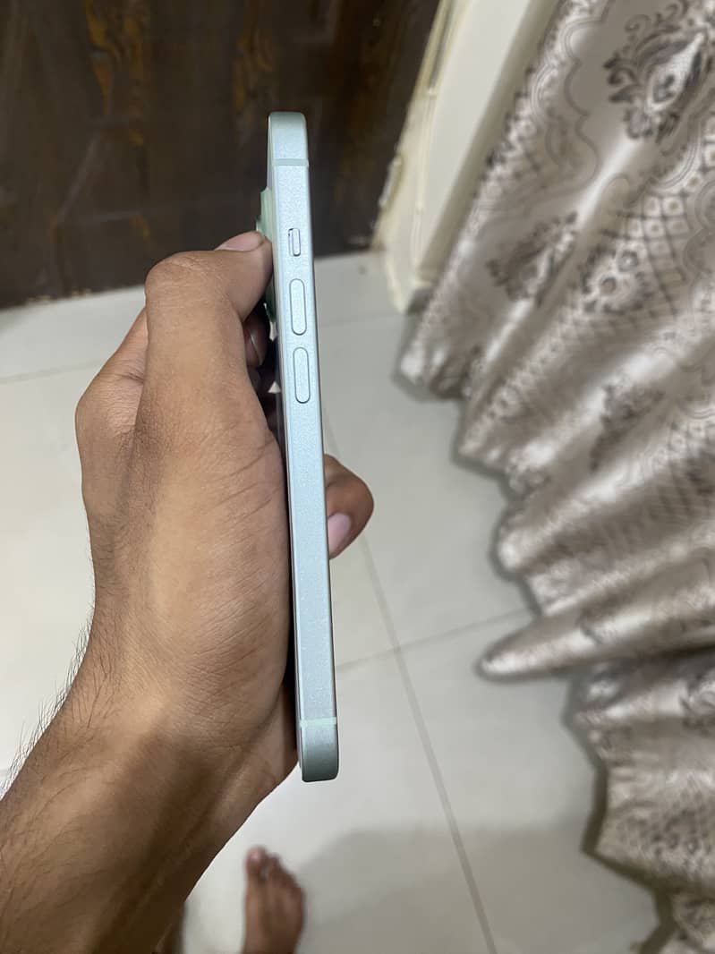 Apple iPhone 15 3