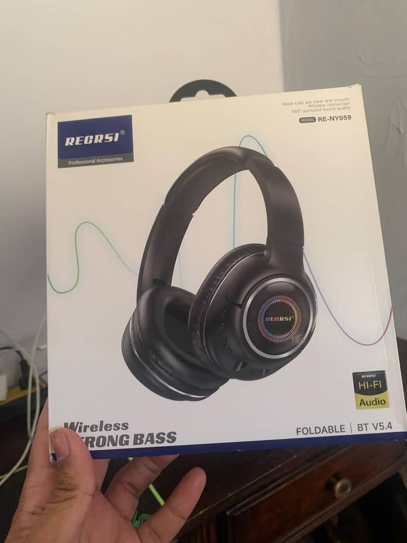 HEADPHONES 1