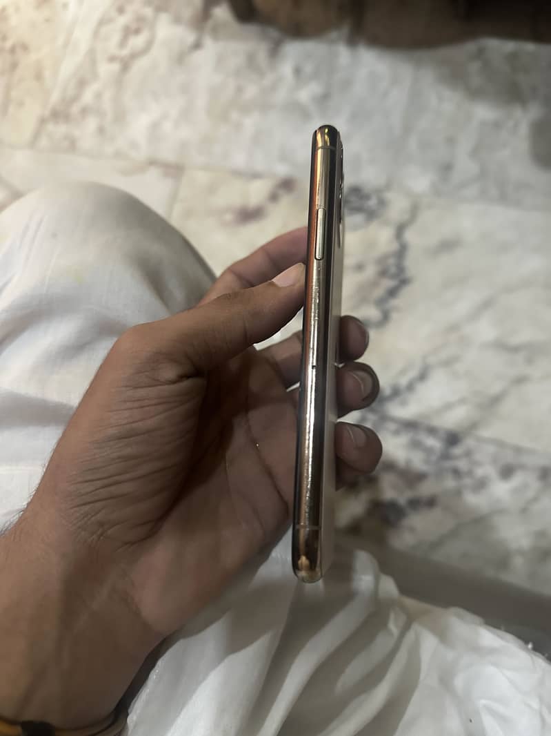 Apple iPhone 11 Pro 1