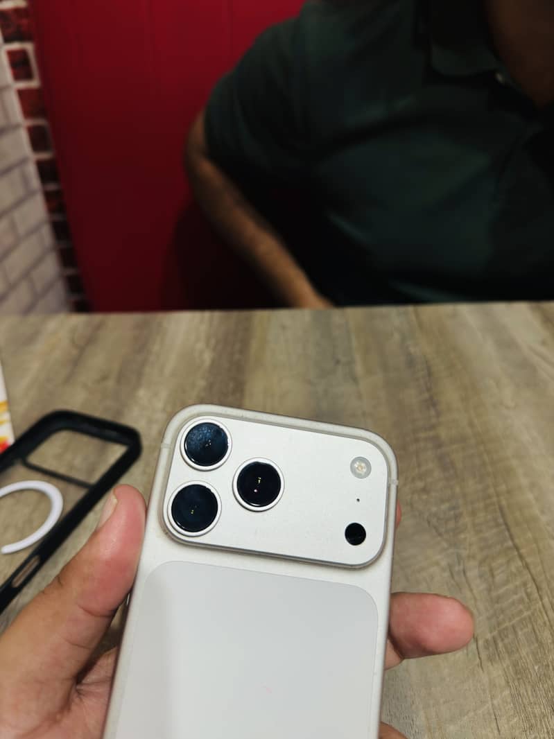 Apple iPhone 17 Pro Max 1