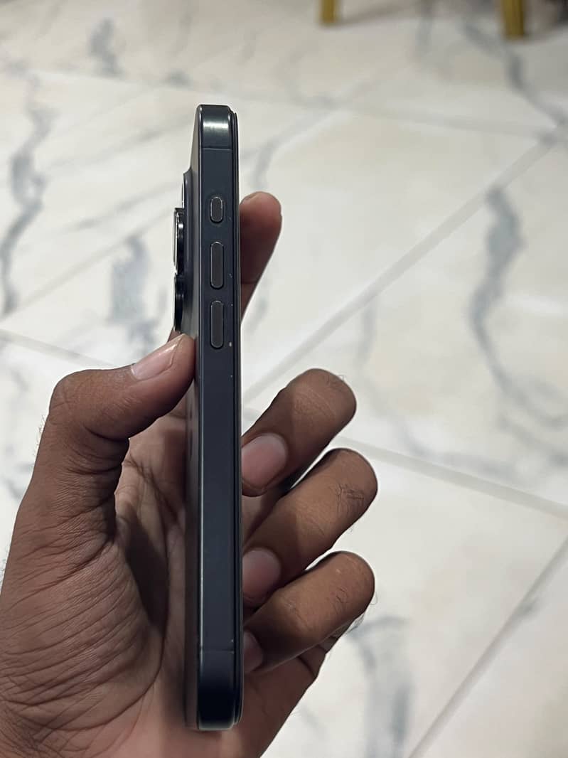 Apple iPhone 15 Pro 2