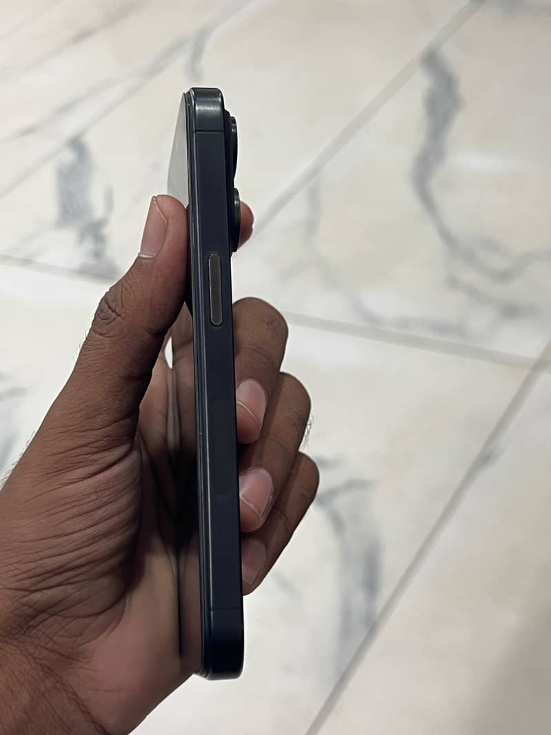 Apple iPhone 15 Pro 3