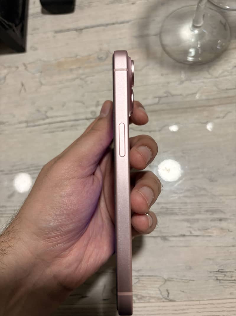 Apple iPhone 15 3