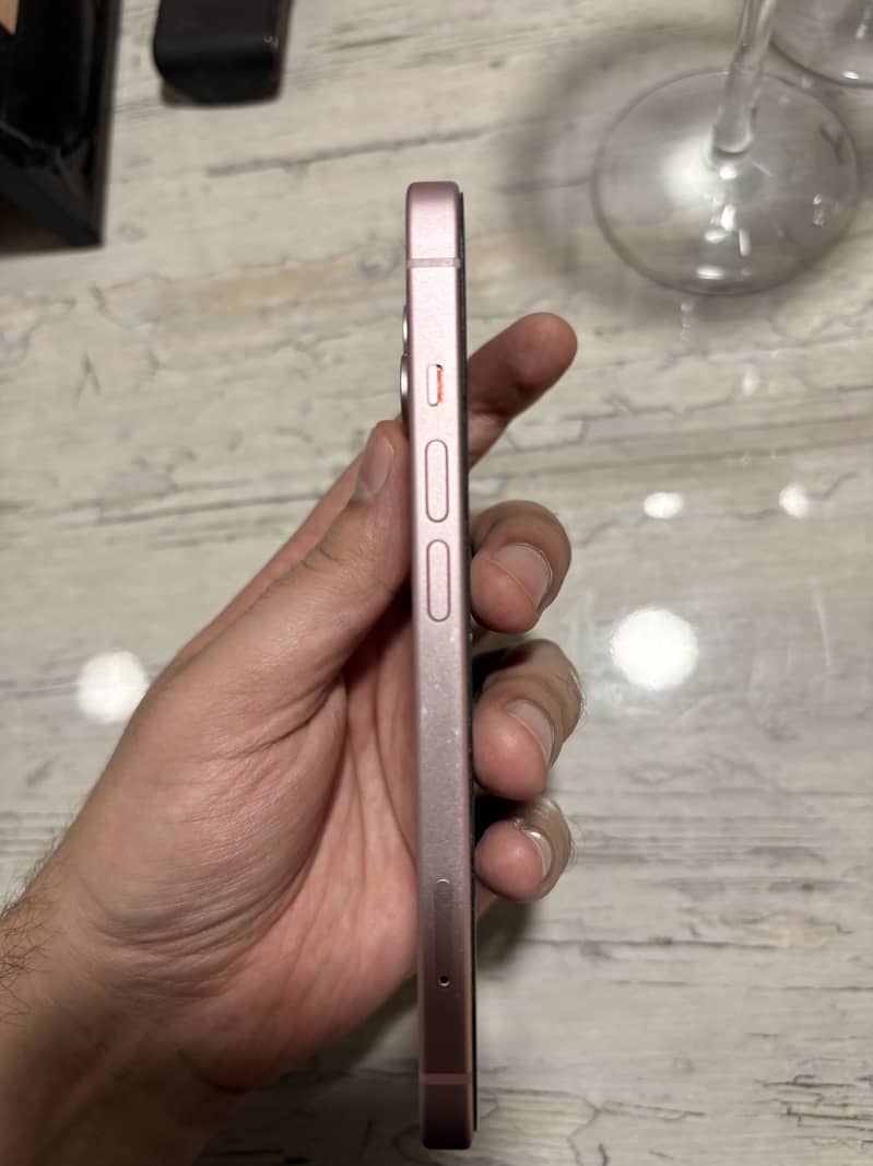 Apple iPhone 15 4