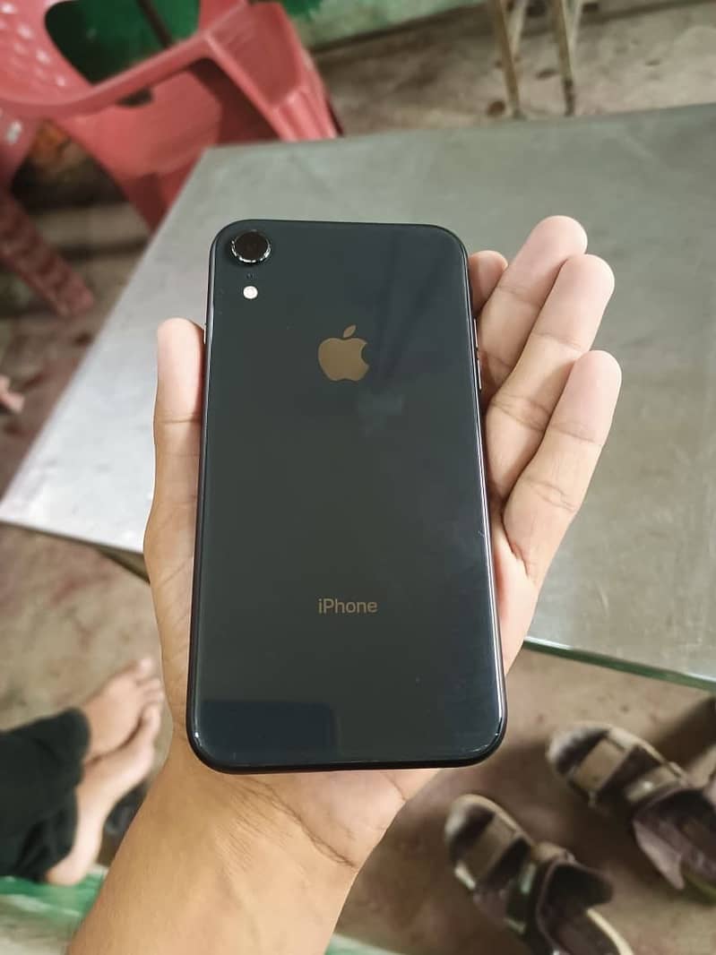 Apple iPhone XR 4