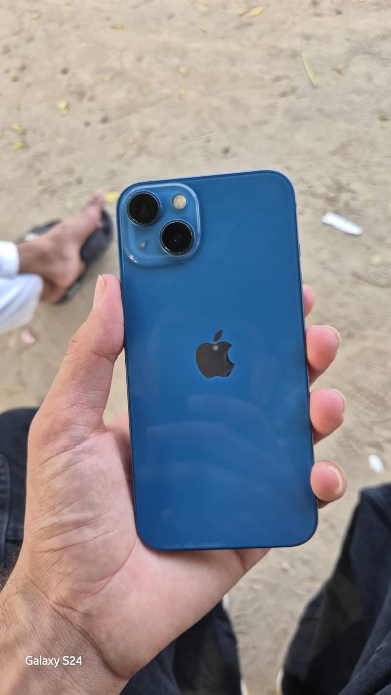 Apple iPhone 13 0