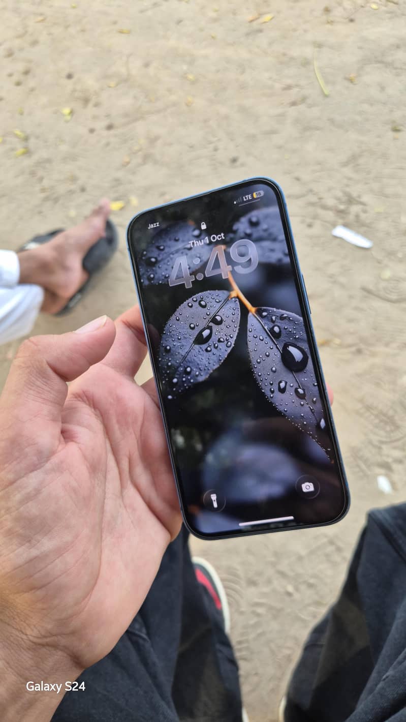 Apple iPhone 13 2