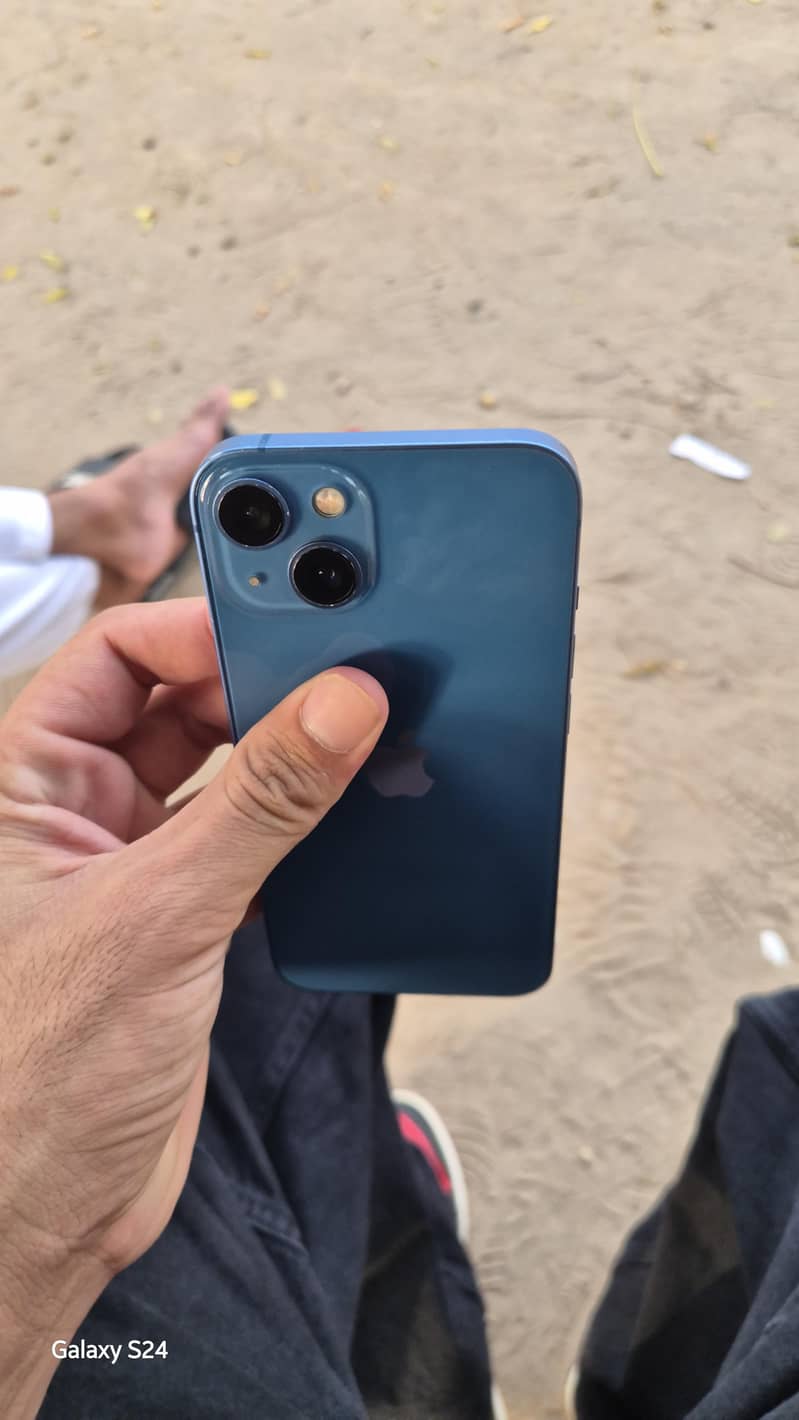 Apple iPhone 13 4