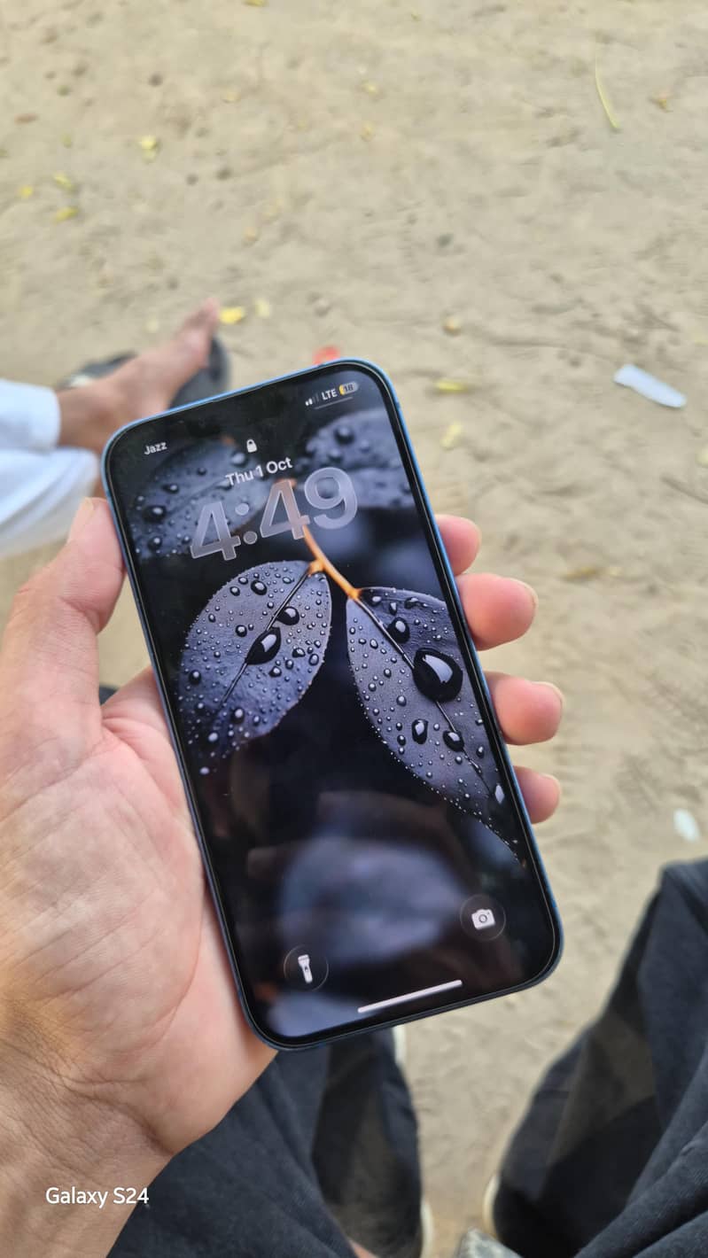 Apple iPhone 13 5