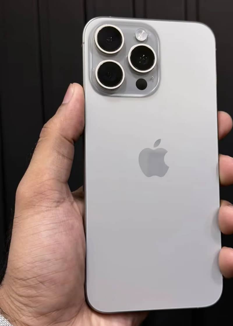 Apple iPhone 15 Pro Max 1