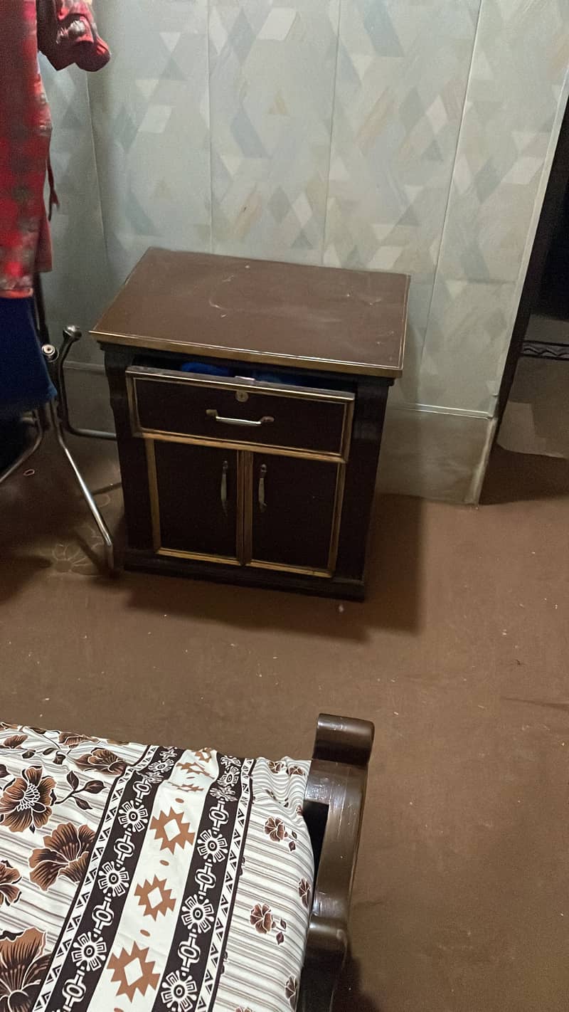Bed in good condition 4