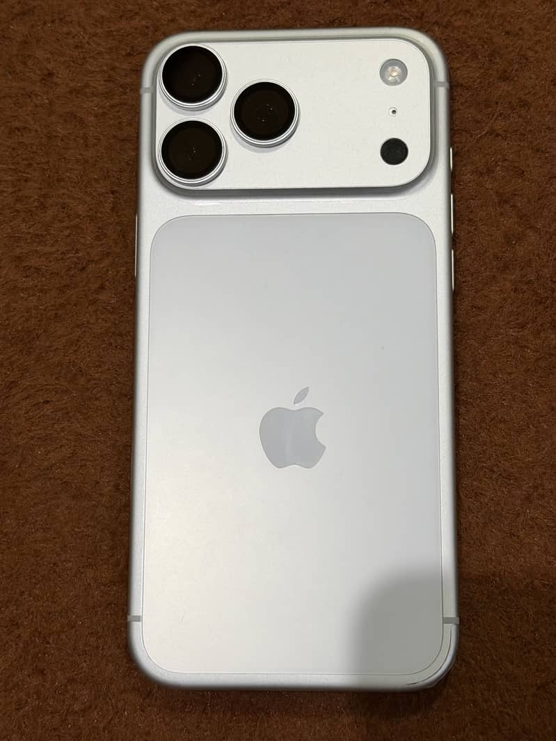 Apple iPhone 17 Pro Max 0