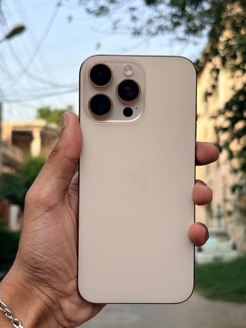 Apple iPhone 16 Pro Max 0