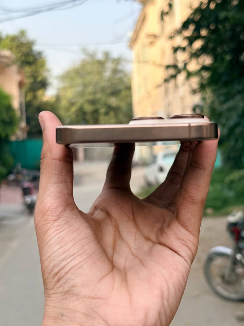 Apple iPhone 16 Pro Max 3