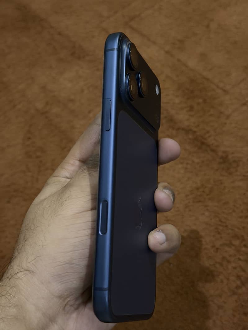 Apple iPhone 17 Pro Max 3