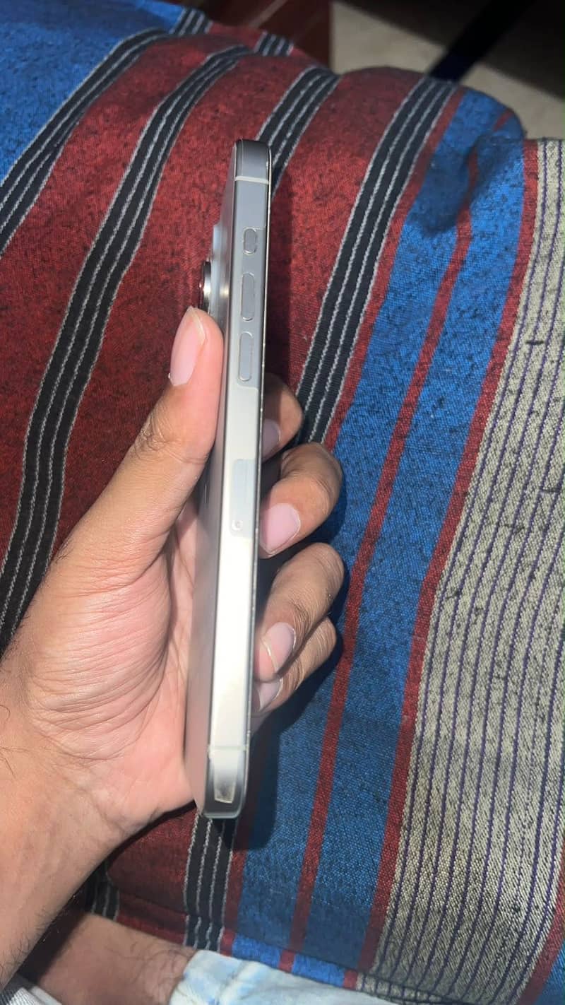 Apple iPhone 15 Pro Max 0