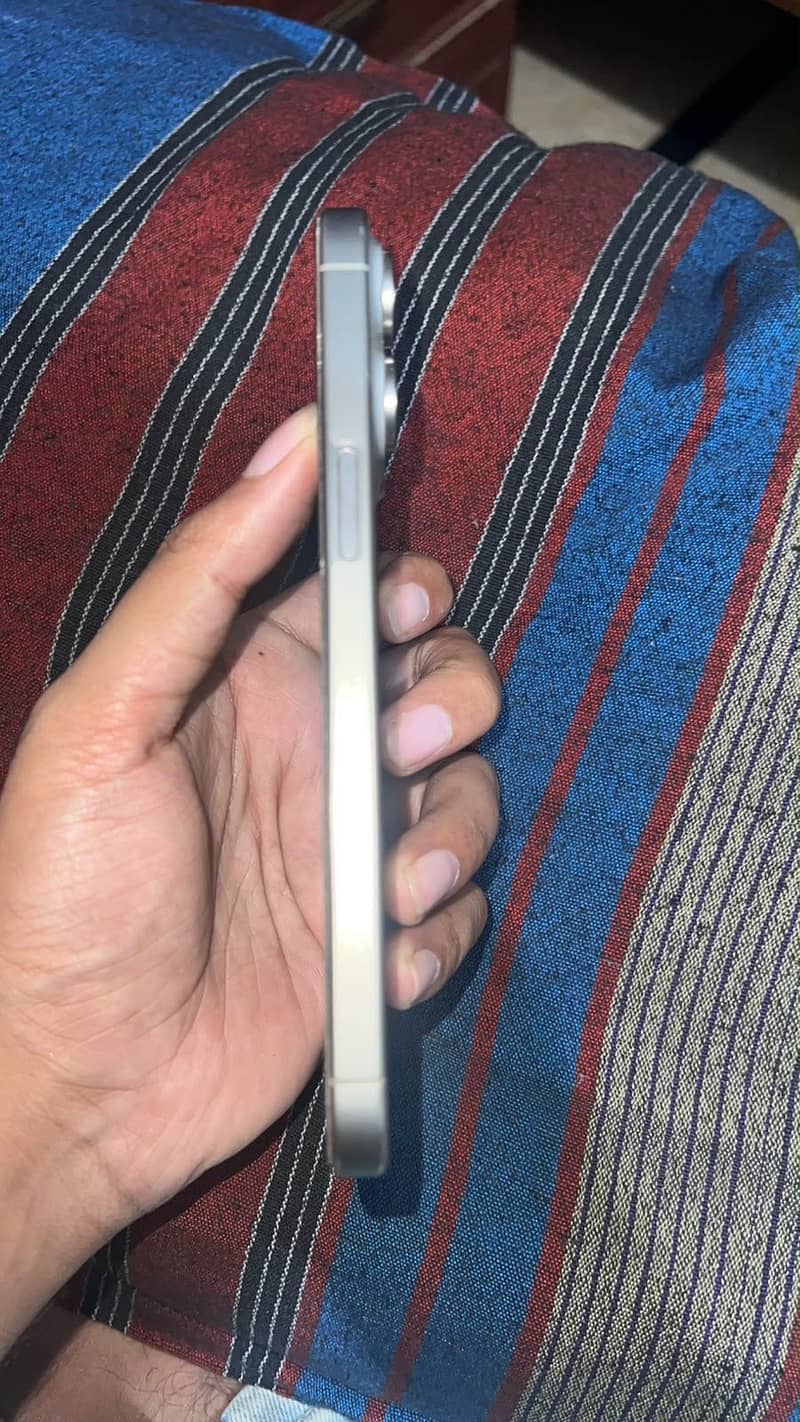 Apple iPhone 15 Pro Max 2