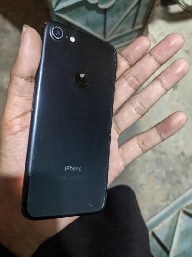 Apple iPhone 7 1