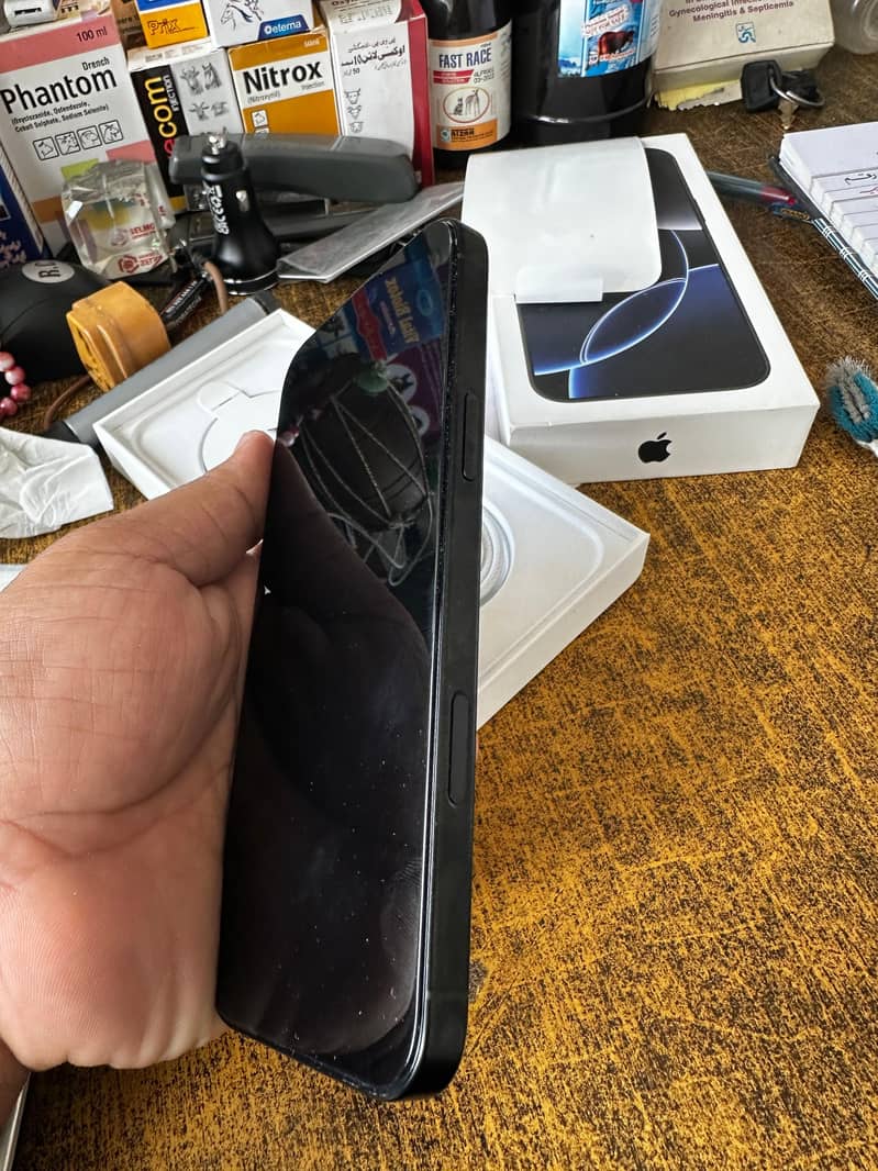 Apple iPhone 16 Pro Max 10