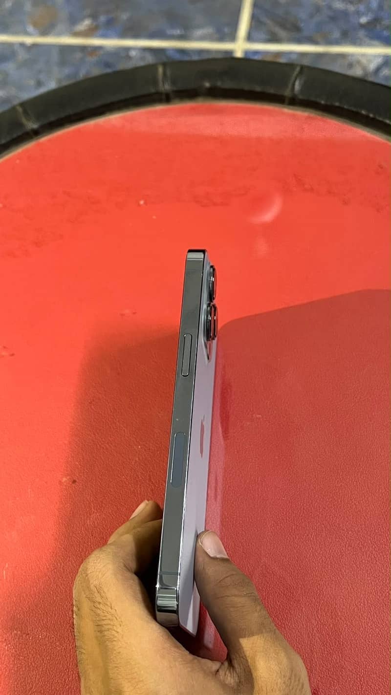 Apple iPhone 13 Pro 2