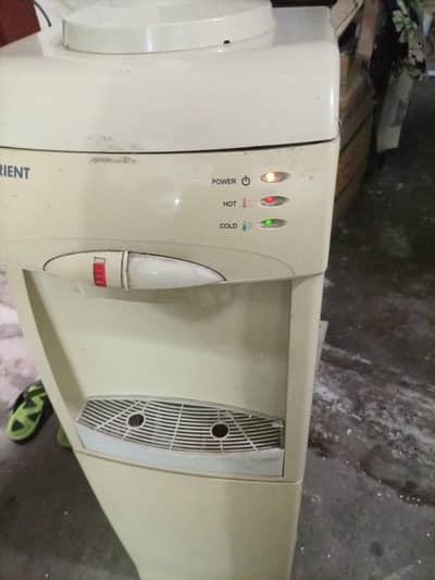 Orient dispenser