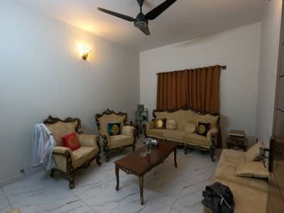 A Prime Location Upper Portion Of 400 Square Yards In Federal B Area - Block 6