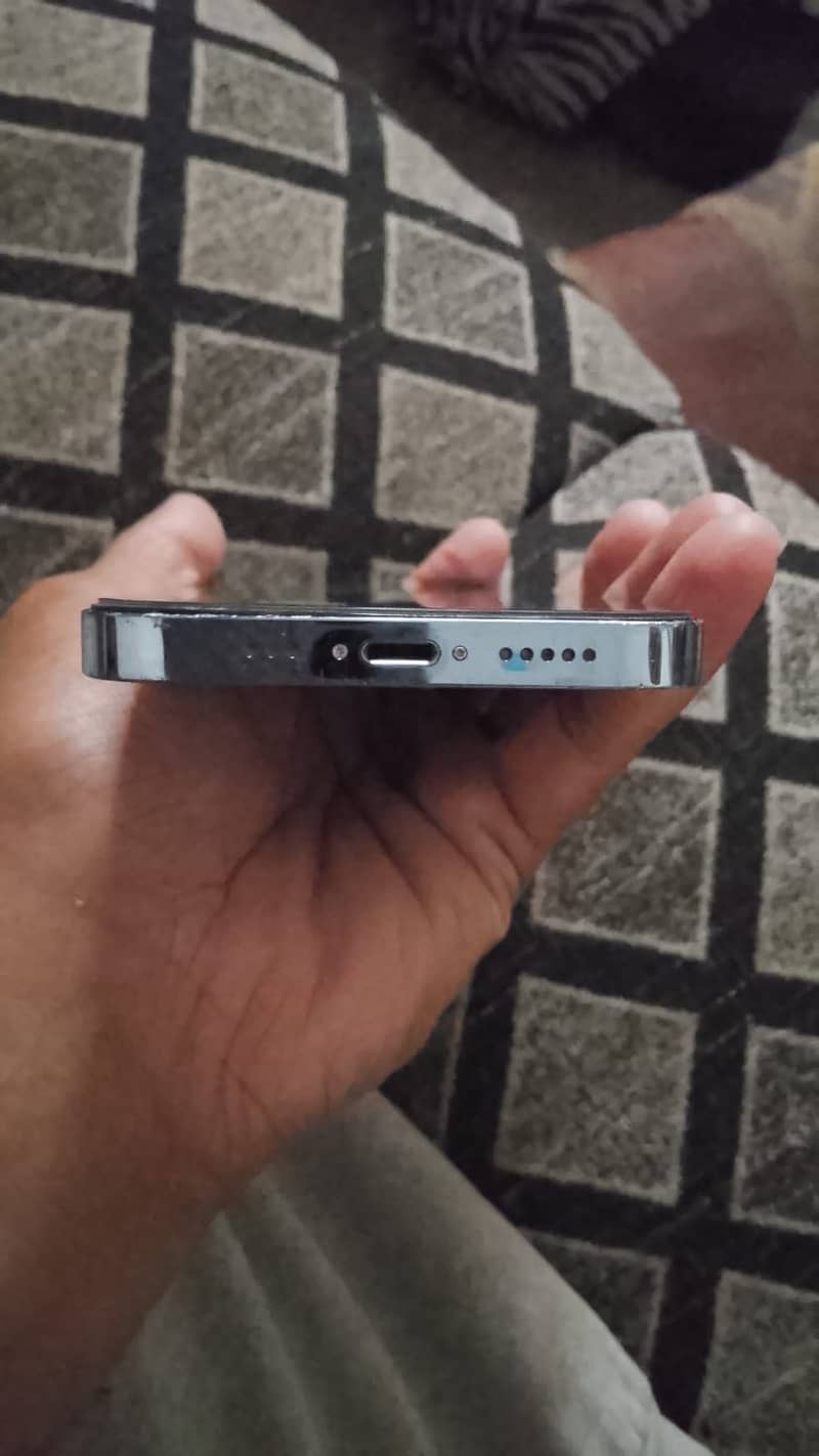 Apple iPhone 13 Pro 1