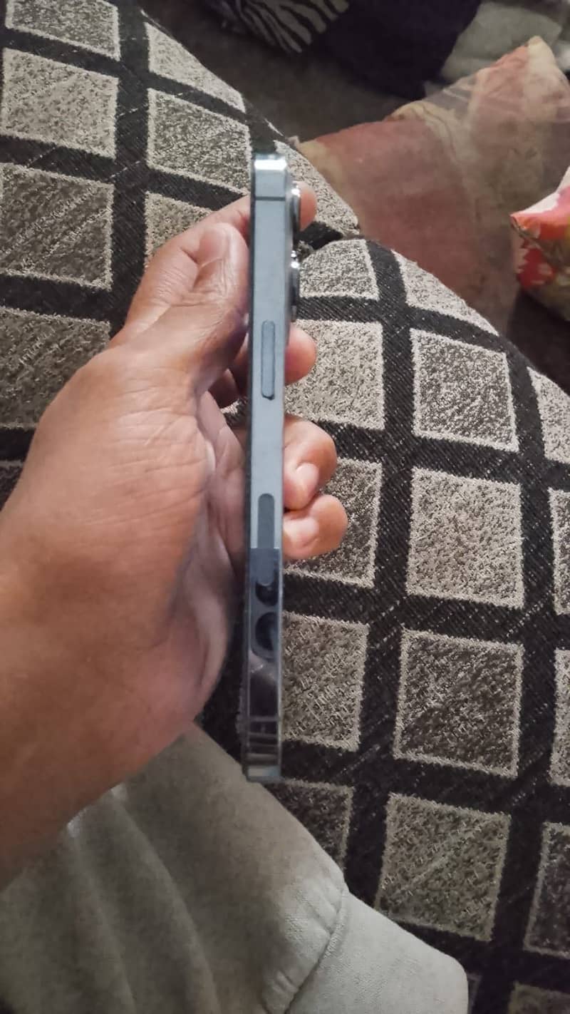 Apple iPhone 13 Pro 2