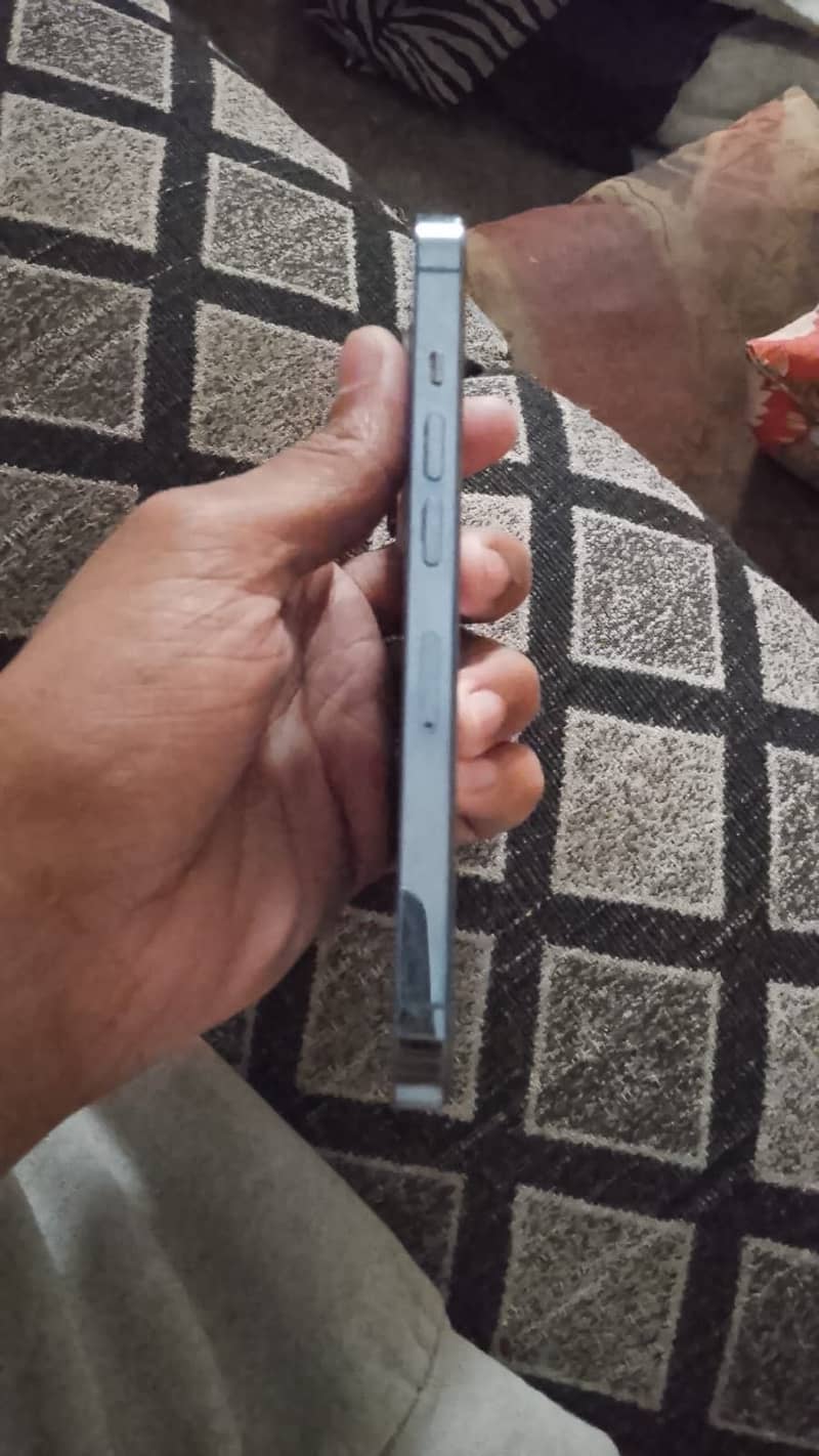 Apple iPhone 13 Pro 4