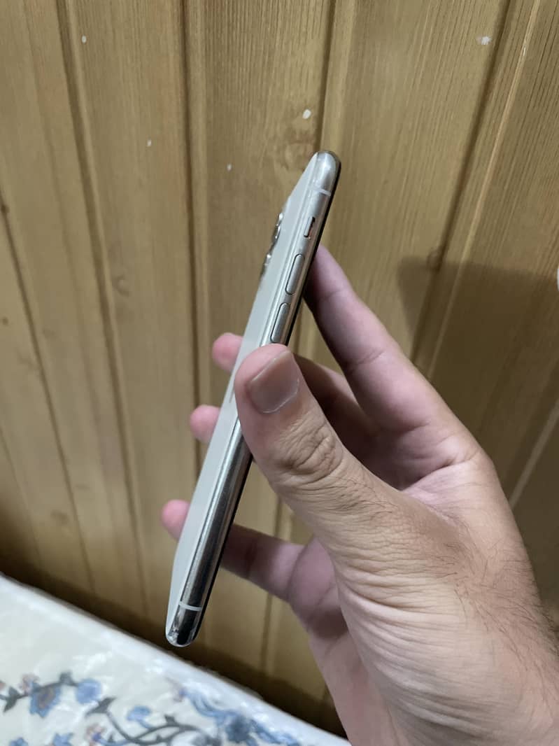 Apple iPhone 11 Pro 1