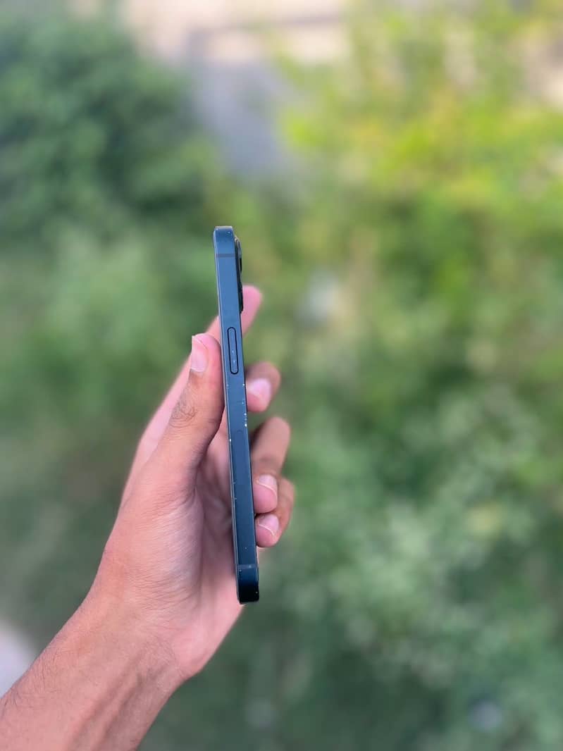 Apple iPhone 13 jv 0