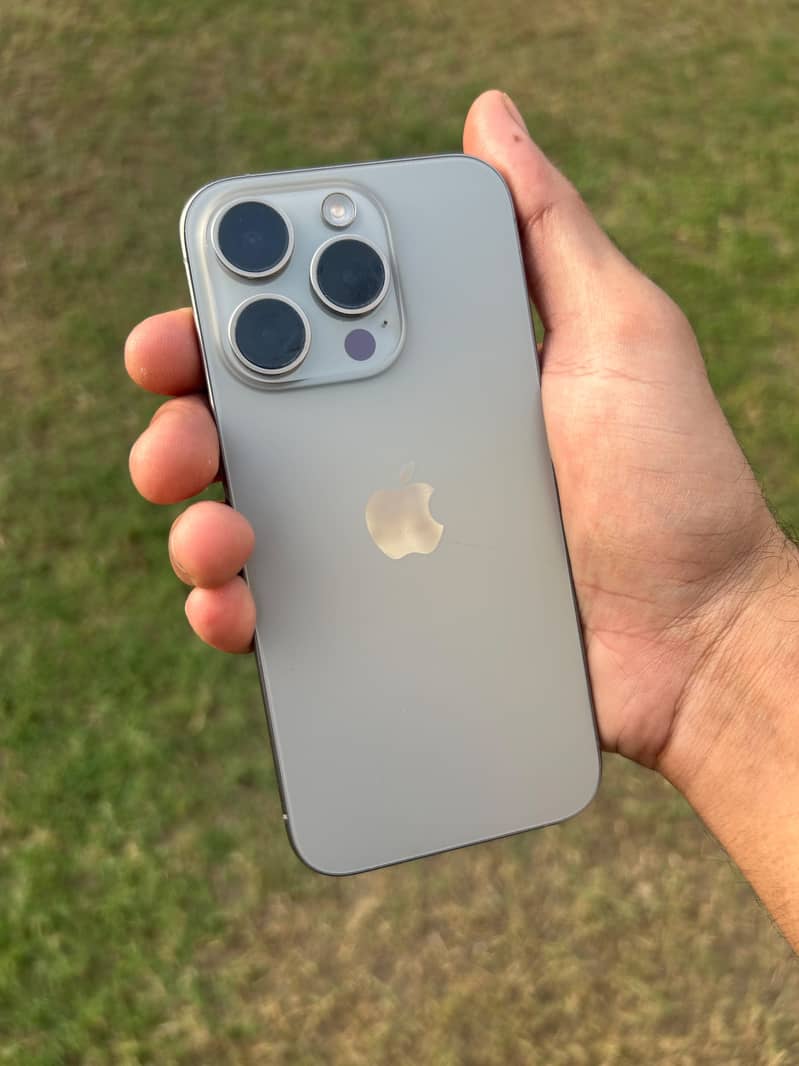 Apple iPhone 15 Pro 0