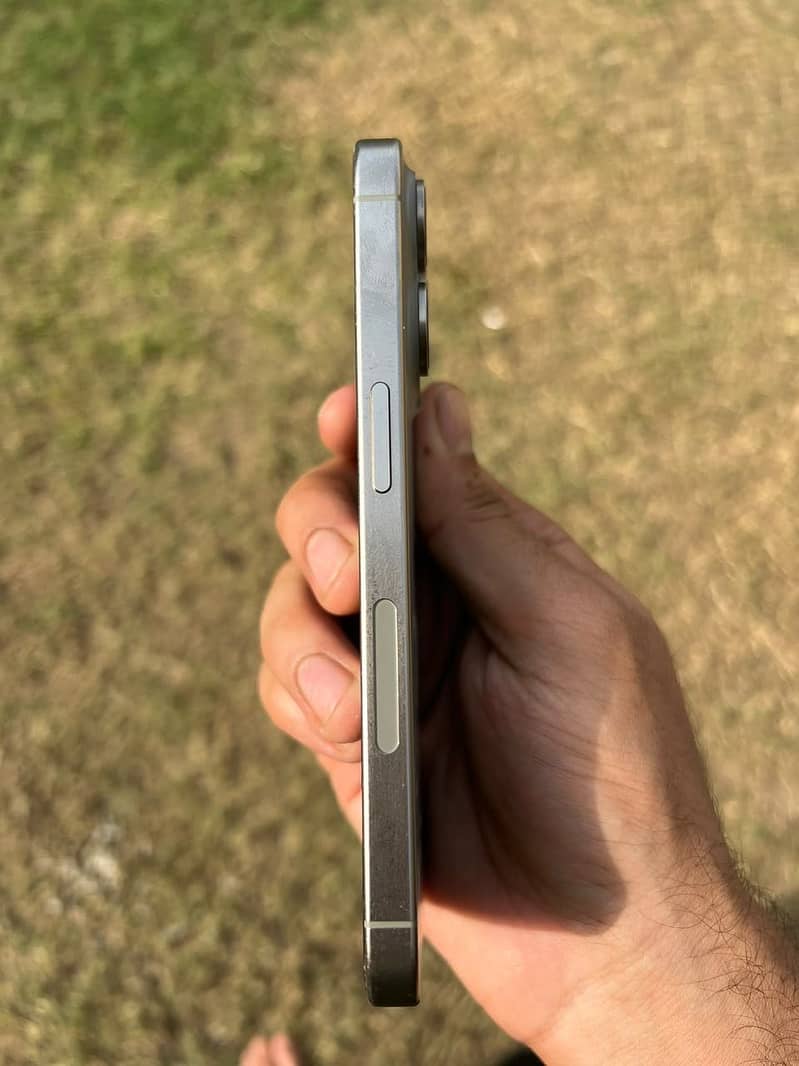Apple iPhone 15 Pro 3