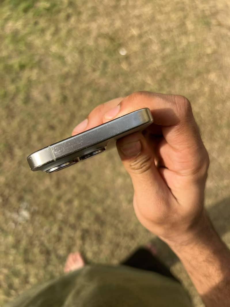 Apple iPhone 15 Pro 4