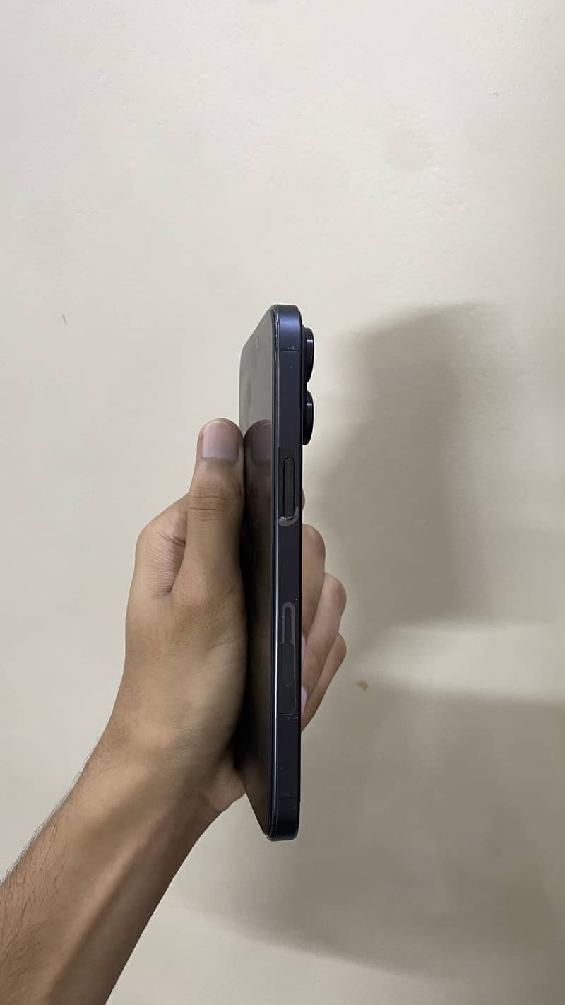 Apple iPhone 15 Pro Max 3