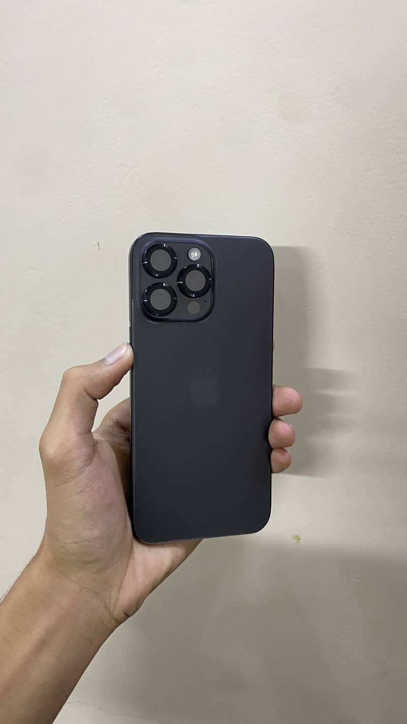 Apple iPhone 15 Pro Max 4