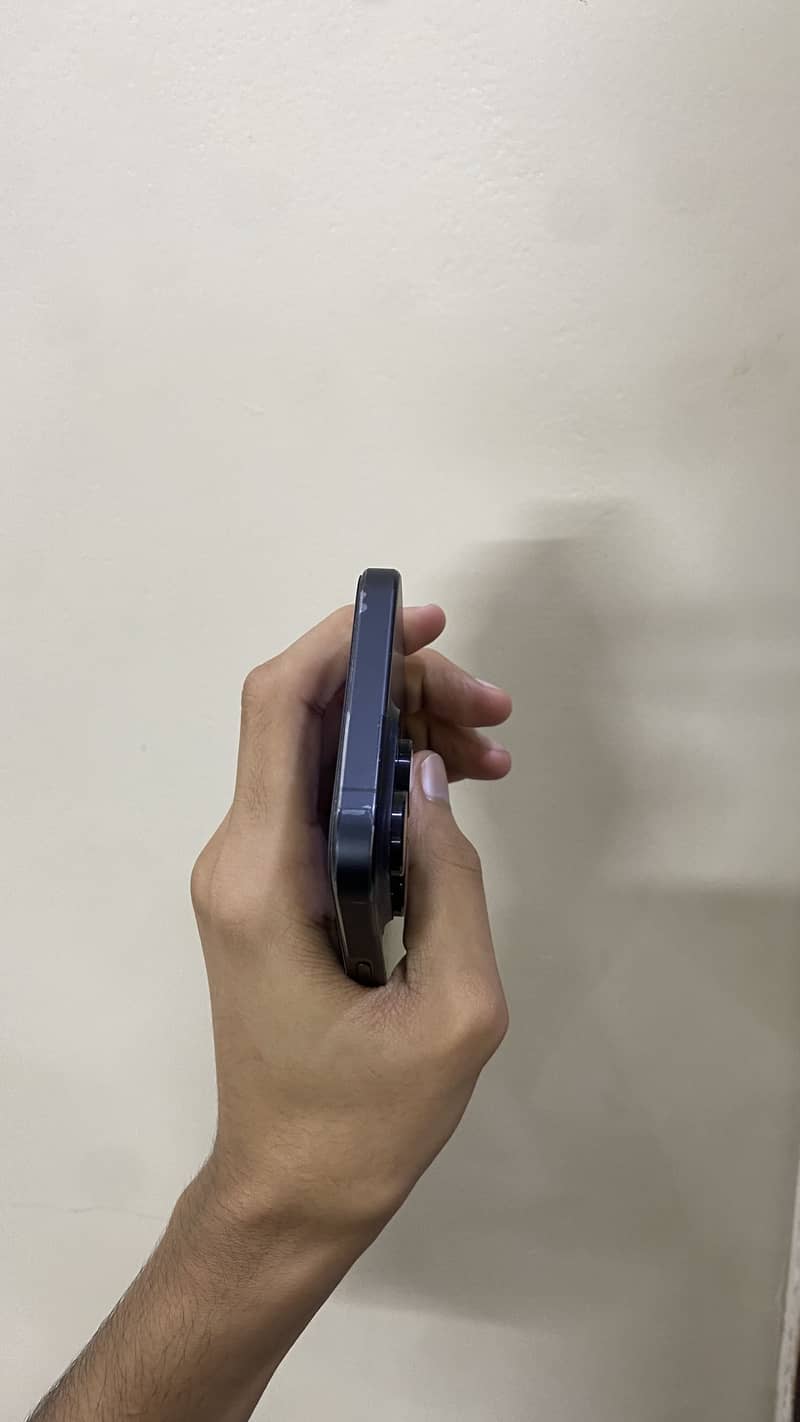 Apple iPhone 15 Pro Max 6