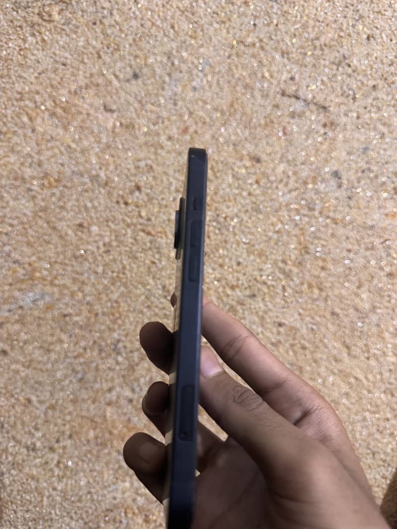 Apple iPhone 13 2