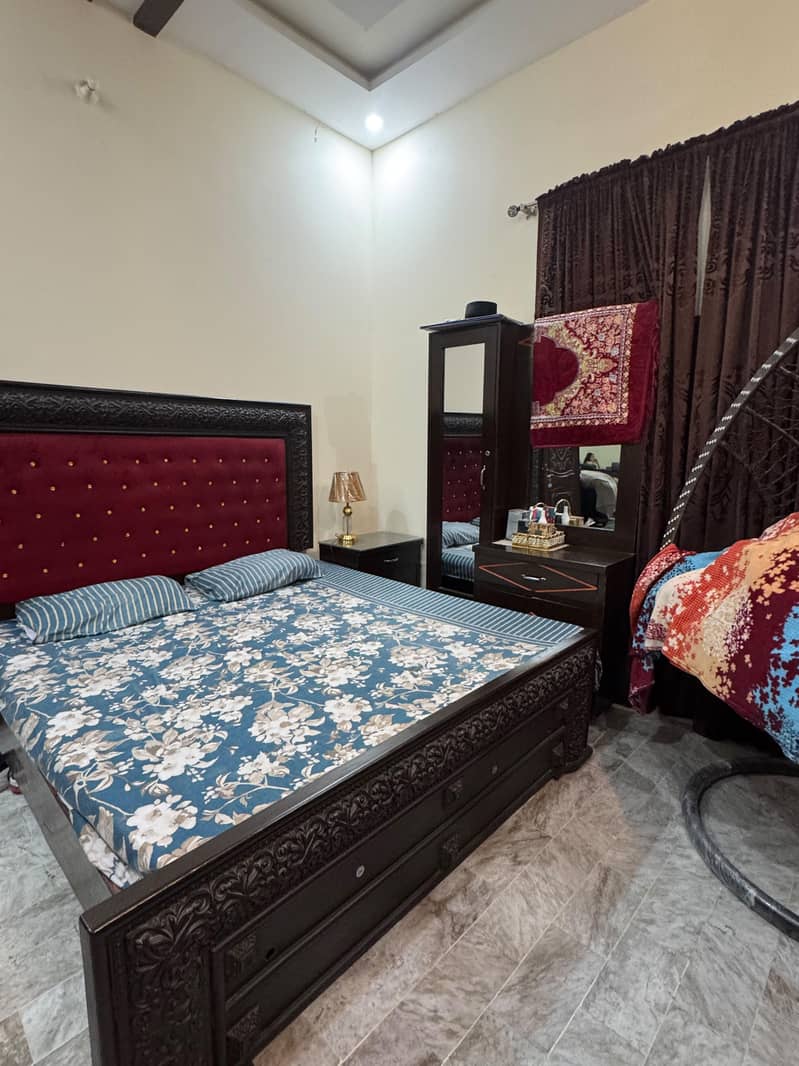 BED / SIDE TABLES/ Dressing Table 0