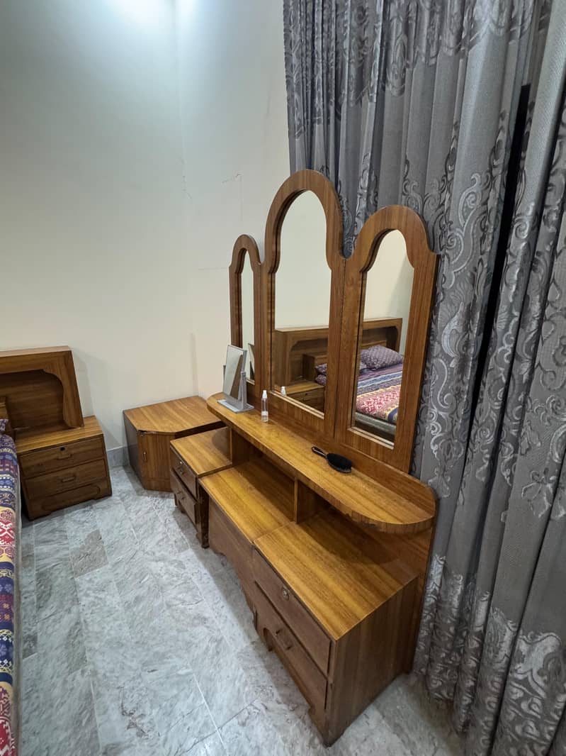 BED/ side table's/ dressing table/ side corner 1