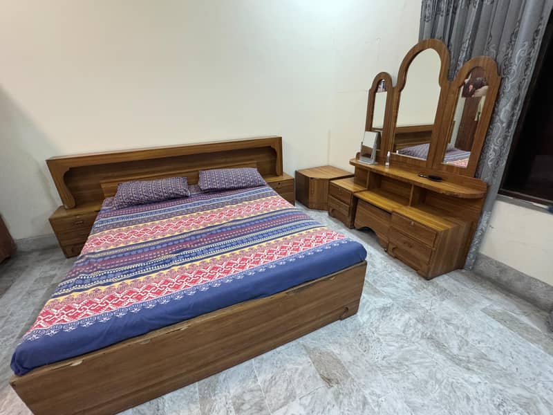 BED/ side table's/ dressing table/ side corner 4