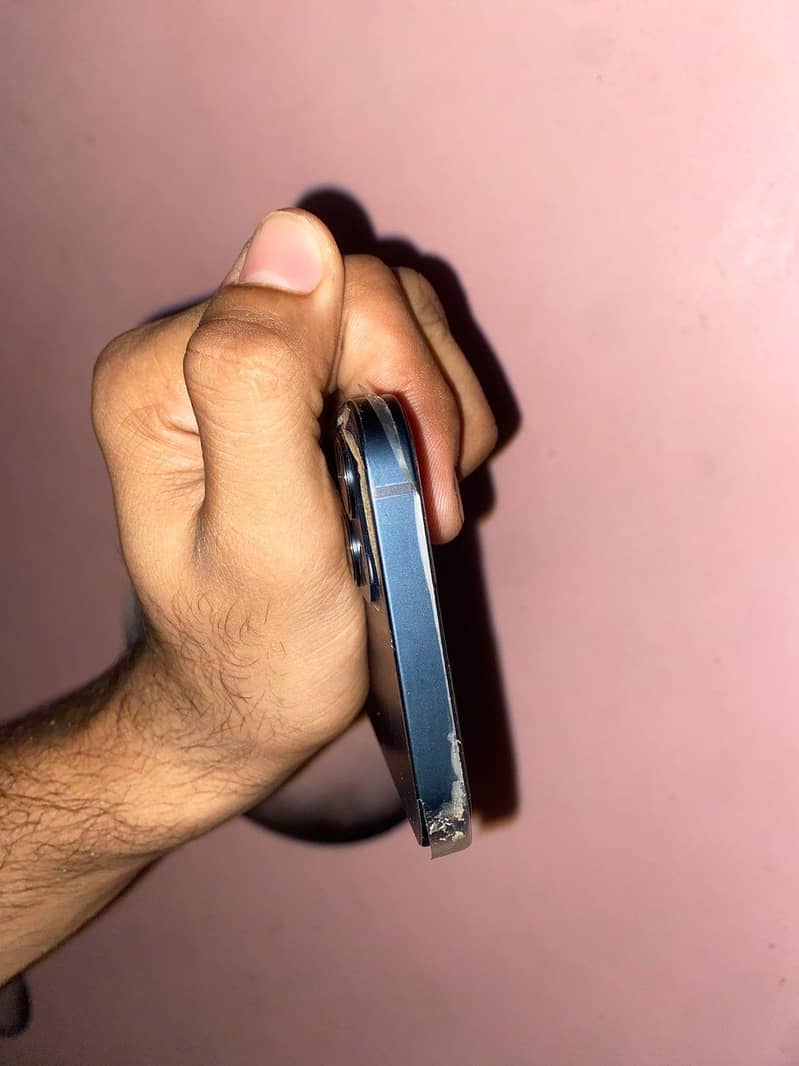 Apple iPhone 13 4