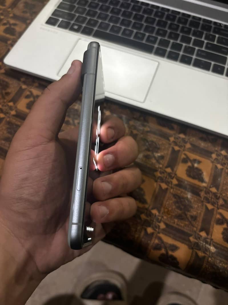 Google Pixel 8 4