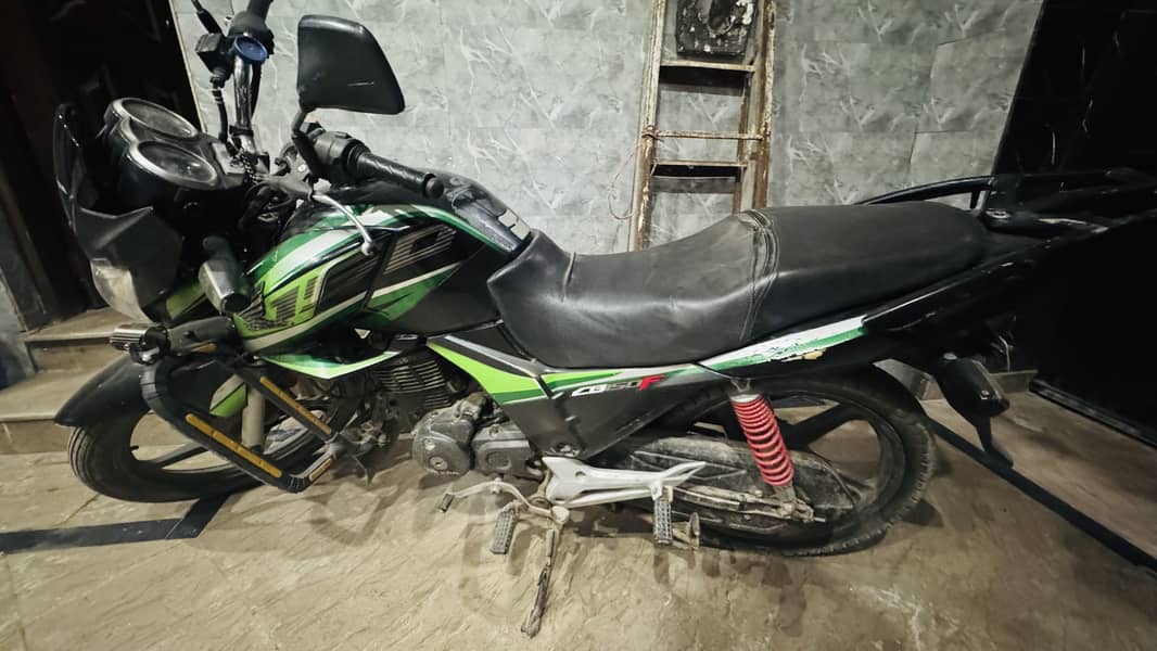 Honda cb150f 1